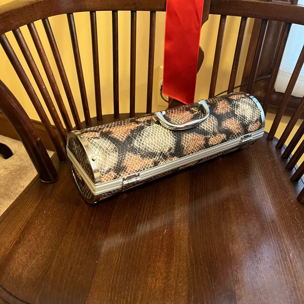 SINGLE CARRIER HOLDER HARD SHELL NEW
